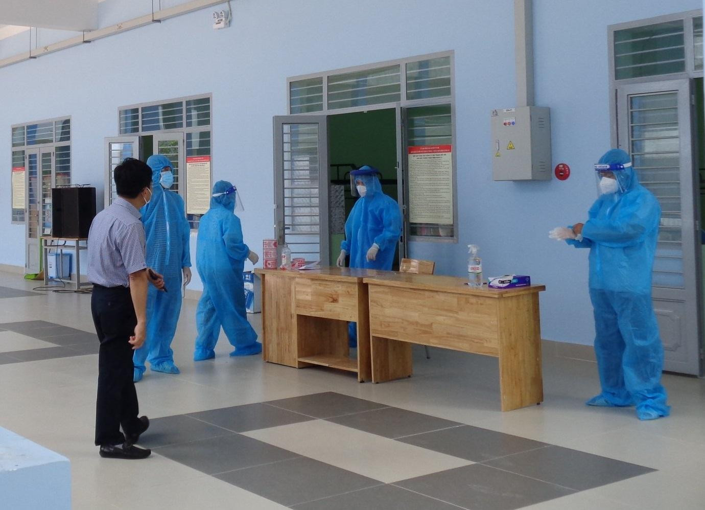 Khu tiếp nhận, điều trị cho bệnh nhân tại Bệnh viện Điều trị COVID-19 Củ Chi. Khu tiếp nhận, điều trị cho bệnh nhân tại Bệnh viện Điều trị COVID-19 Củ Chi.