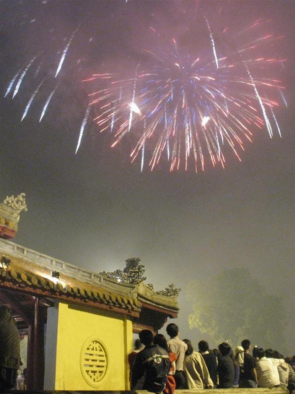 Pháo hoa trên bầu trời Huế. Ảnh : Thanh Tùng Ảnh : Thanh Tùng