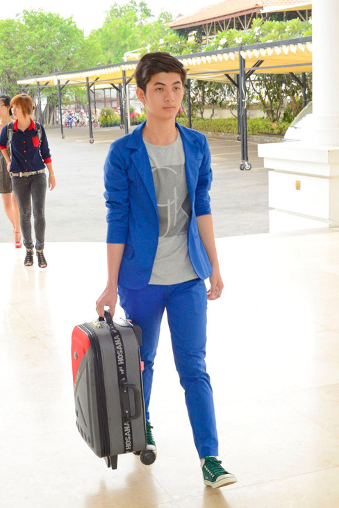 Thí sinh này có trang phục màu xanh 'tông-xuyệt-tông' rất bắt mắt