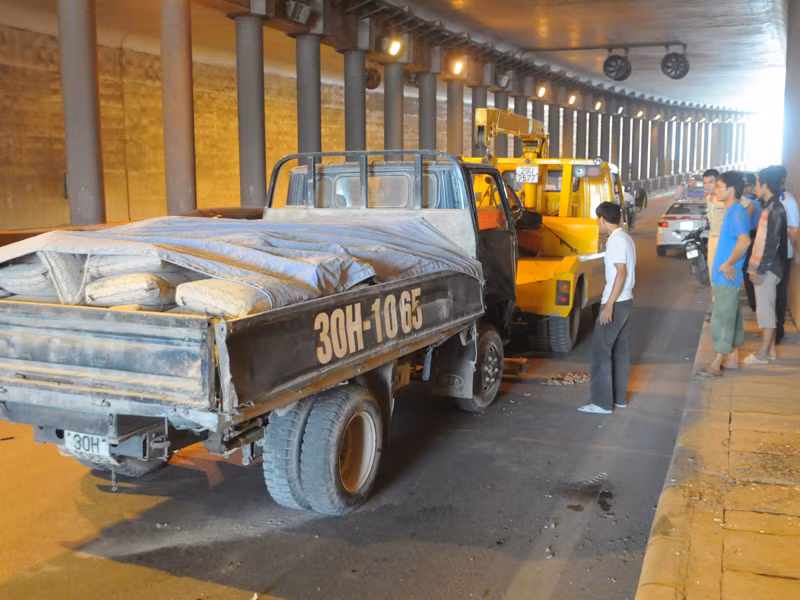 Đến khoảng 15h cùng ngày, vụ việc đã được xử lý, trả lại làn đường cho các phương tiện tham gia giao thông