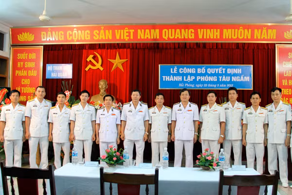 Các đại biểu chụp ảnh lưu niệm tại buổi lễ