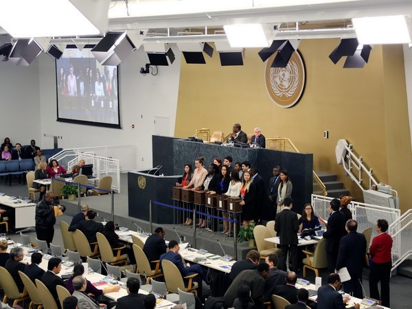 Các hòm phiếu được chuẩn bị sẵn sàng sau khi 192 lá phiếu được phát ra. (Ảnh: Lê Dương-Quang Tuyến/Vietnam+). Các hòm phiếu được chuẩn bị sẵn sàng sau khi 192 lá phiếu được phát ra. (Ảnh: Lê Dương-Quang Tuyến/Vietnam+)