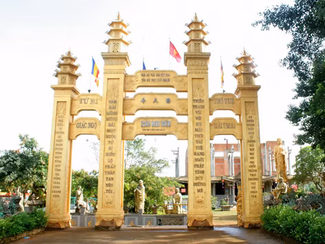 Cổng chùa Nam Thiên