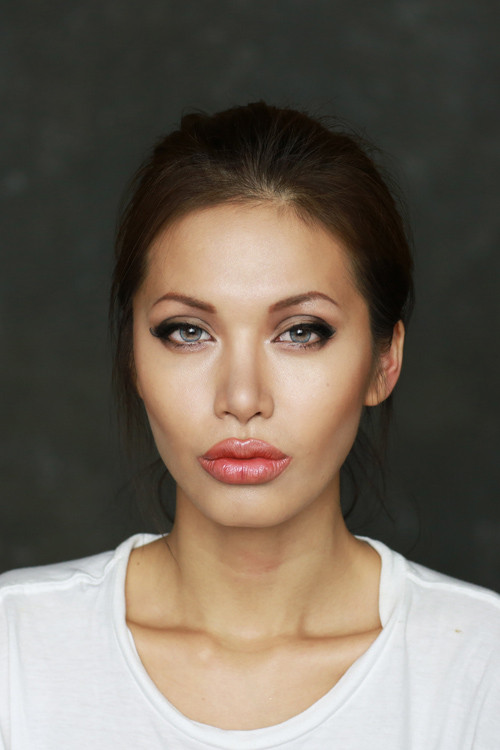 Siêu mẫu Việt hóa thành Angelina Jolie ảnh 3