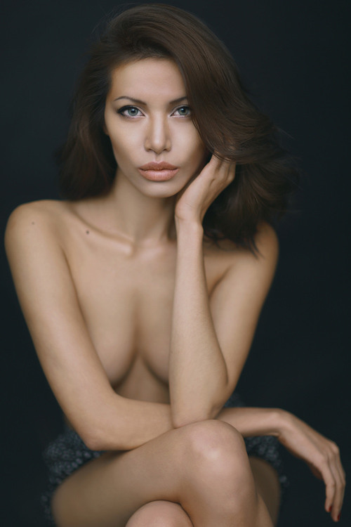 Siêu mẫu Việt hóa thành Angelina Jolie ảnh 9