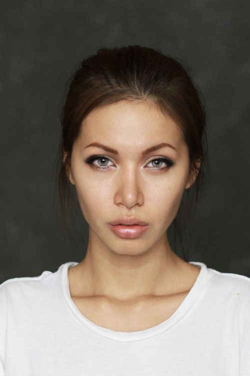 Siêu mẫu Việt hóa thành Angelina Jolie ảnh 2