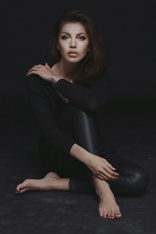 Siêu mẫu Việt hóa thành Angelina Jolie ảnh 8