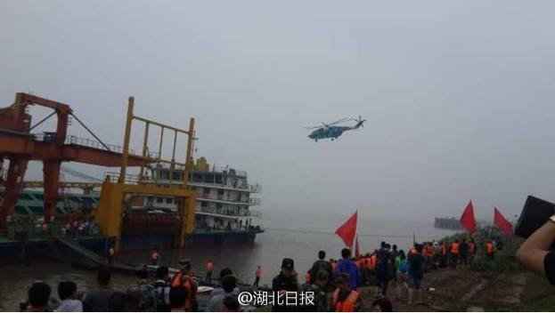 Trung Quốc chạy đua thời gian cứu nạn nhân trên tàu chìm ảnh 24