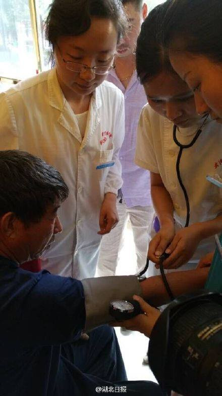 Trung Quốc chạy đua thời gian cứu nạn nhân trên tàu chìm ảnh 2