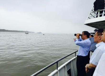 Trung Quốc chạy đua thời gian cứu nạn nhân trên tàu chìm ảnh 19