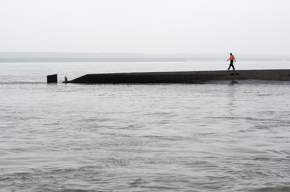 Trung Quốc chạy đua thời gian cứu nạn nhân trên tàu chìm ảnh 22