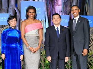 Tổng thống Hoa Kỳ Barack Obama và Phu nhân đón Chủ tịch nước Trương Tấn Sang và Phu nhân tại hội nghị APEC 19. (Ảnh: Nguyễn Khang/TTXVN). Tổng thống Hoa Kỳ Barack Obama và Phu nhân đón Chủ tịch nước Trương Tấn Sang và Phu nhân tại hội nghị APEC 19. (Ảnh: Nguyễn Khang/TTXVN)