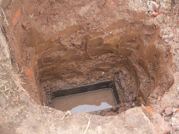 Những ngôi mộ đã bị đào lên chưa thông qua ý kiến của dân. Những ngôi mộ đã bị đào lên chưa thông qua ý kiến của dân