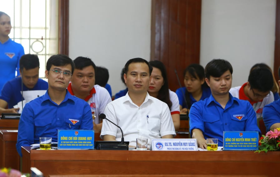 Đại biểu thanh niên tiên tiến trao đổi sáu vấn đề quan trọng của thế hệ trẻ ảnh 11