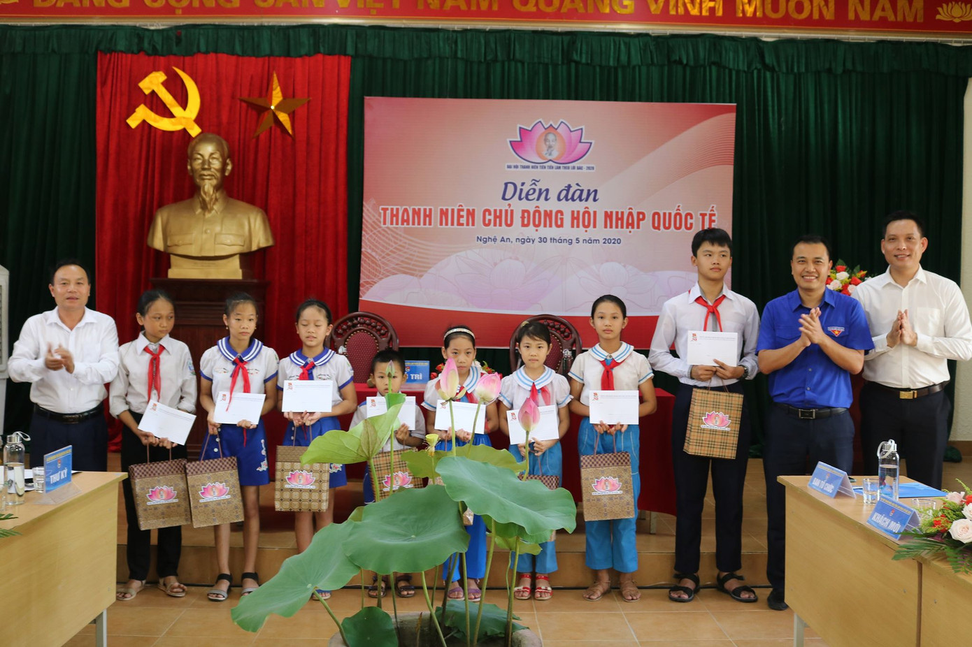 Đại biểu thanh niên tiên tiến trao đổi sáu vấn đề quan trọng của thế hệ trẻ ảnh 16