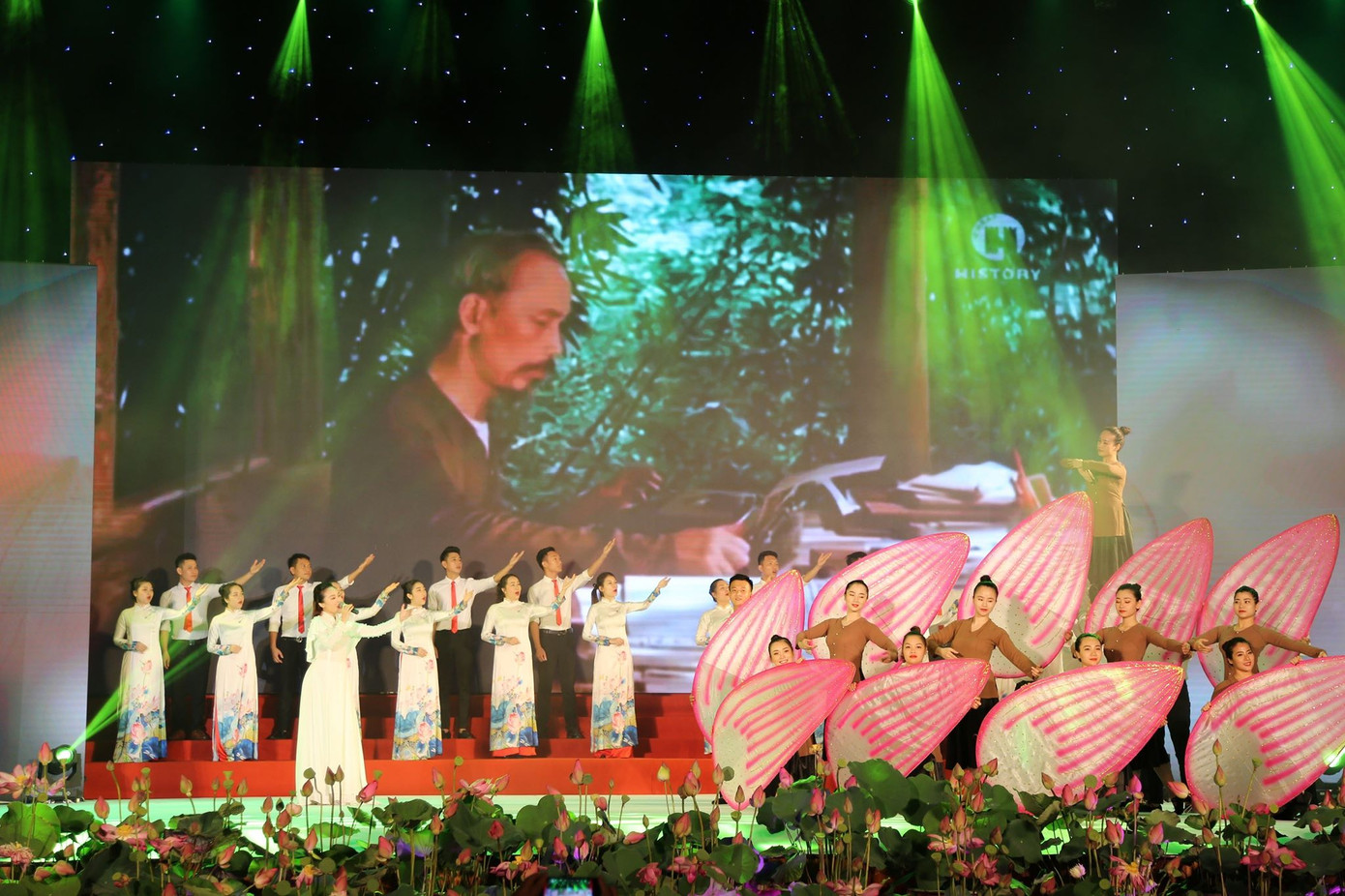 Tuyên dương 401 đại biểu thanh niên tiên tiến làm theo lời Bác ảnh 16