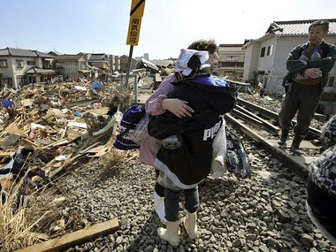 Hạnh phúc hiếm hoi khi tìm thấy người thân sau thảm họa tại Iwate