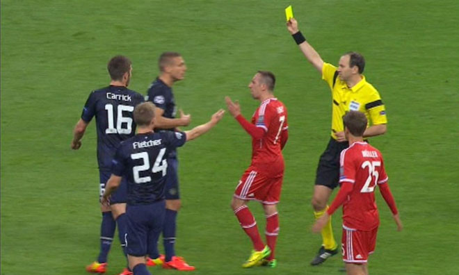 Bayern - M.U (3-1): Hoa hồng trên nấm mộ ảnh 10