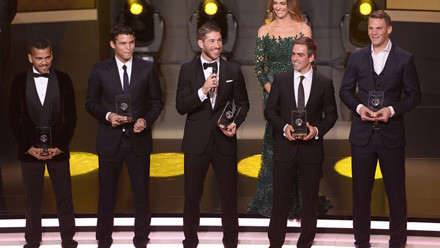 Ronaldo bật khóc khi nhận Quả bóng vàng 2013 ảnh 6