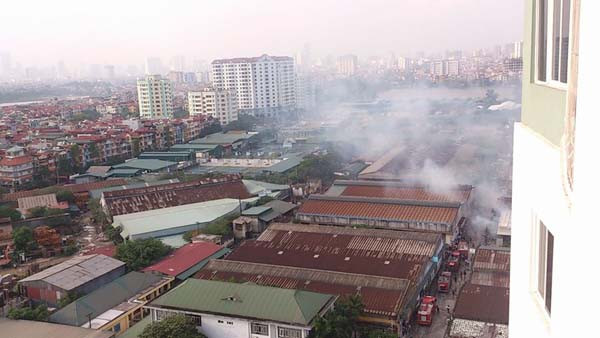 Cháy lớn ở phố Đại Từ, hai nhà xưởng chìm trong lửa khói ảnh 8