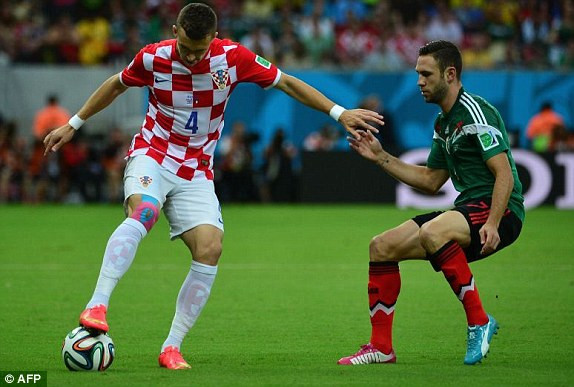 Thắng tưng bừng, Brazil và Mexico lấy vé vào vòng trong ảnh 17