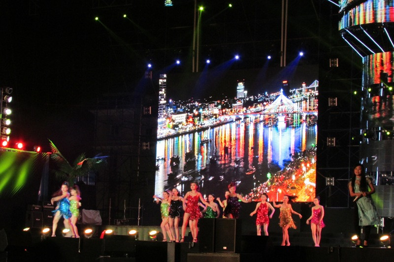 Rực sáng pháo hoa chào mừng năm mới 2015 ảnh 20