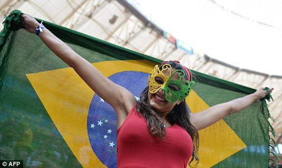 Ronaldo 'khai hỏa', Bồ vẫn phải tức tưởi hồi hương ảnh 15