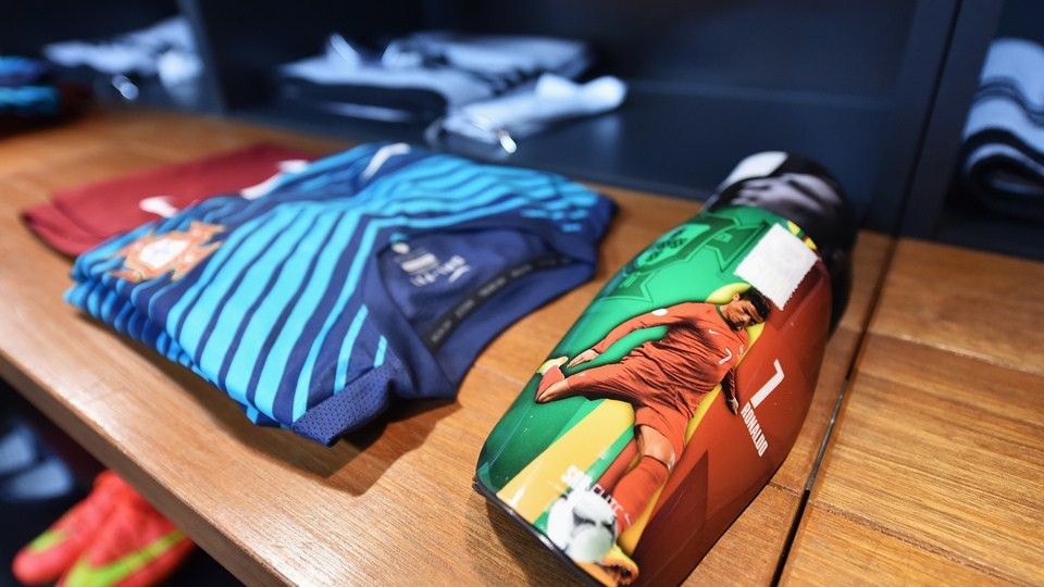 Ronaldo 'khai hỏa', Bồ vẫn phải tức tưởi hồi hương ảnh 19