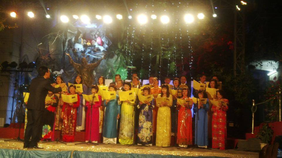 TƯỜNG THUẬT: Giới trẻ tưng bừng đón Giáng sinh ảnh 7