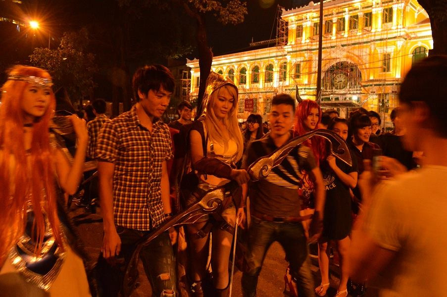 TƯỜNG THUẬT: Giới trẻ tưng bừng đón Giáng sinh ảnh 48