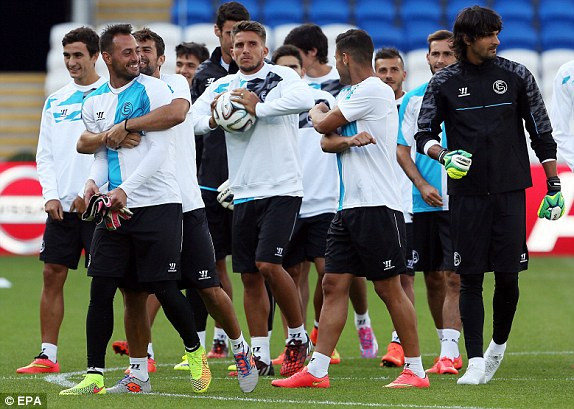 Ronaldo lập cú đúp, Real hả hê ôm Siêu Cup ảnh 14