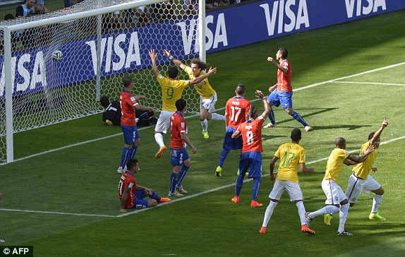 Brazil-Chile (1-1, penaty 3-2): Selecao nhọc nhằn vượt ải ảnh 14