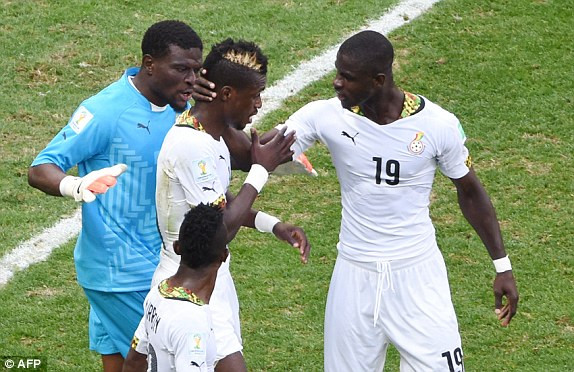 Ronaldo 'khai hỏa', Bồ vẫn phải tức tưởi hồi hương ảnh 8