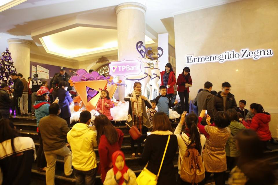 TƯỜNG THUẬT: Giới trẻ tưng bừng đón Giáng sinh ảnh 55