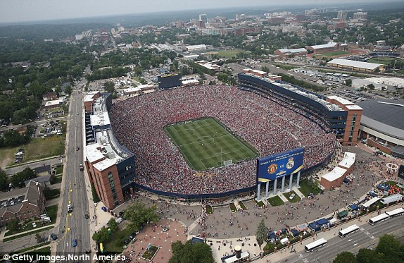 M.U-Real (3-1): Quỷ đỏ phá tan 'Thiên hà trắng' ảnh 4
