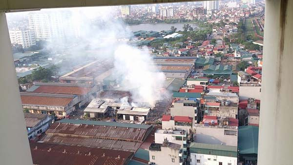 Cháy lớn ở phố Đại Từ, hai nhà xưởng chìm trong lửa khói ảnh 4