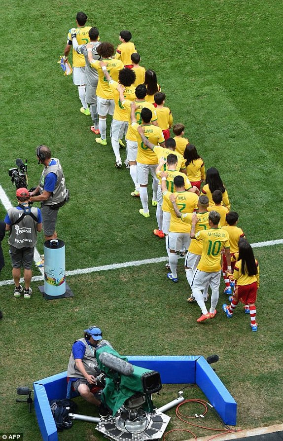 Thắng tưng bừng, Brazil và Mexico lấy vé vào vòng trong ảnh 18