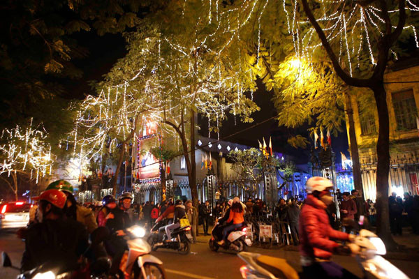 TƯỜNG THUẬT: Giới trẻ tưng bừng đón Giáng sinh ảnh 20