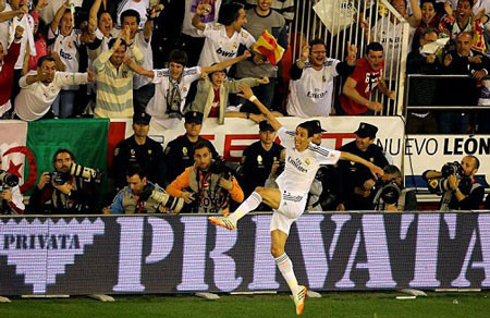 Real lên ngôi với 'siêu phẩm' Bale ảnh 9