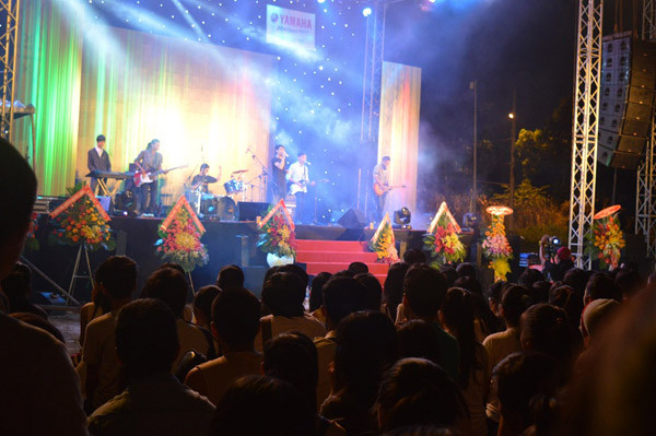 Rực sáng pháo hoa chào mừng năm mới 2015 ảnh 25