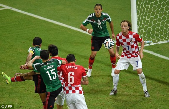 Thắng tưng bừng, Brazil và Mexico lấy vé vào vòng trong ảnh 4