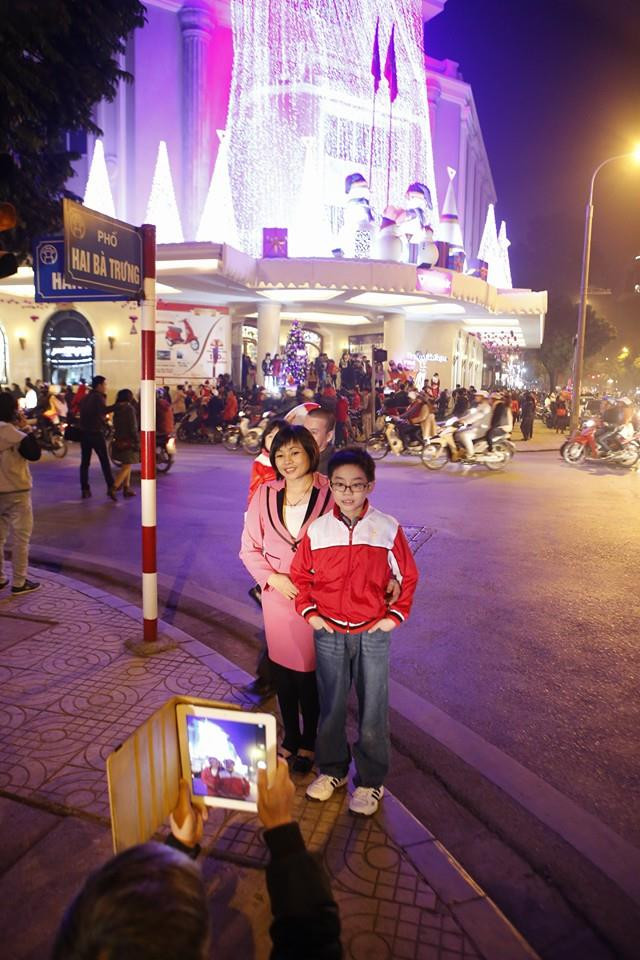 TƯỜNG THUẬT: Giới trẻ tưng bừng đón Giáng sinh ảnh 52