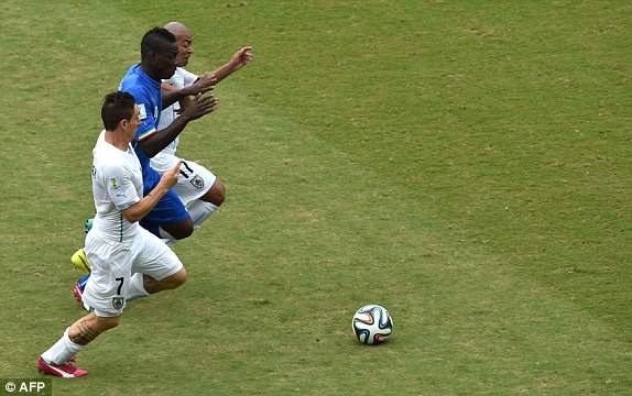 Italia – Uruguay (0-1): Arruzzi cay đắng chia tay World Cup ảnh 6