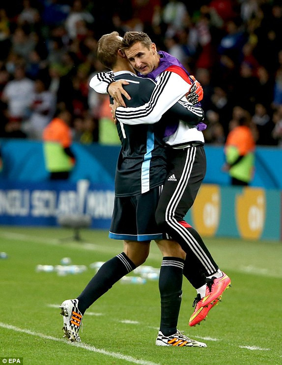 Đức- Algeria (2-1): 'Xe tăng' ì ạch vào tứ kết ảnh 2