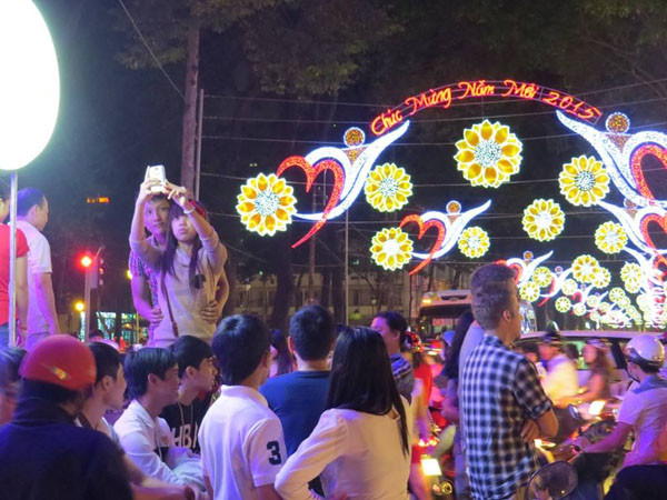 TƯỜNG THUẬT: Giới trẻ tưng bừng đón Giáng sinh ảnh 81