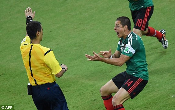 Thắng tưng bừng, Brazil và Mexico lấy vé vào vòng trong ảnh 5