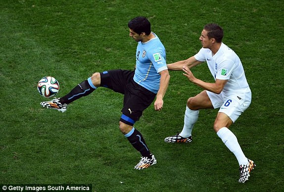 Uruguay-Anh (2-1): Luis Suarez trở thành 'tử thần' của Tam Sư ảnh 8