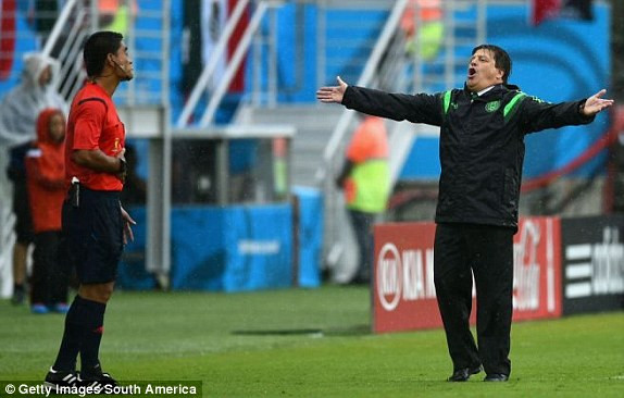 Mexico-Cameroon (1-0): Bắn hạ Sư tử trong mưa ảnh 5