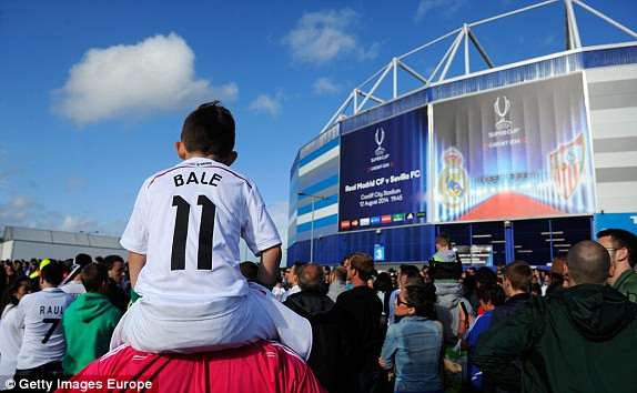 Ronaldo lập cú đúp, Real hả hê ôm Siêu Cup ảnh 17