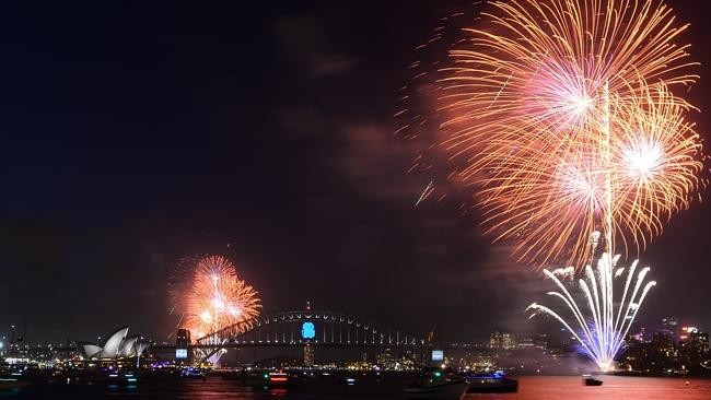 Rực sáng pháo hoa chào mừng năm mới 2015 ảnh 38